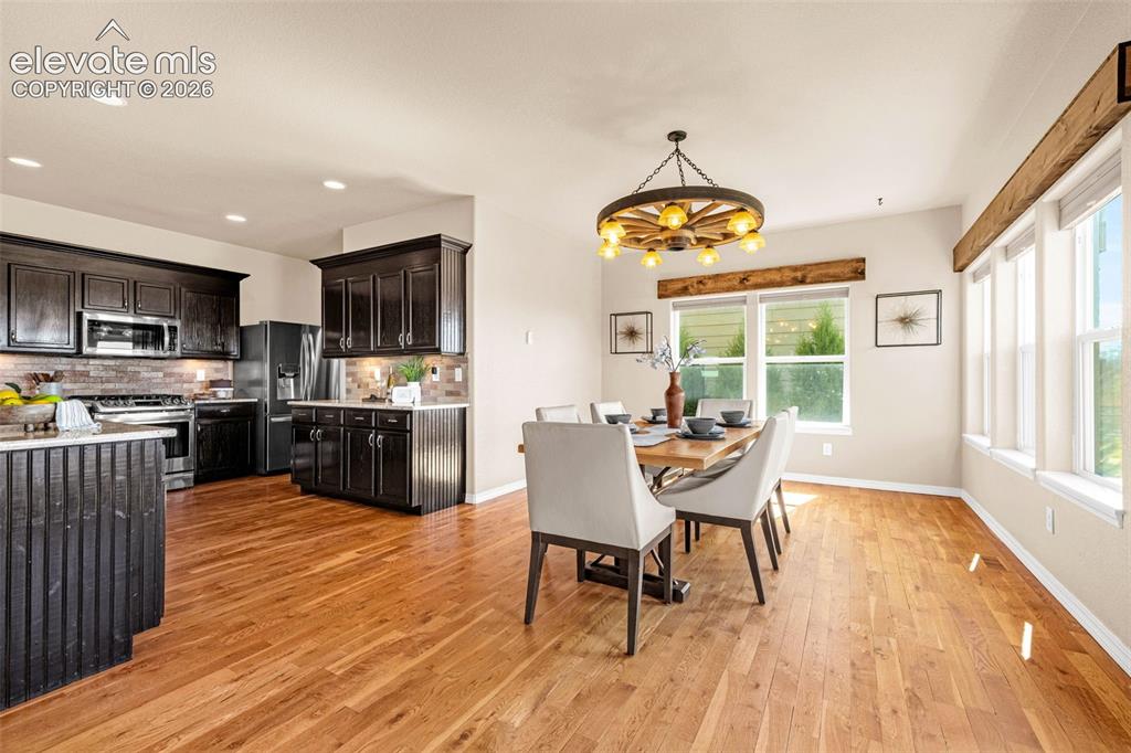 Image 16 of 48: Dining Area