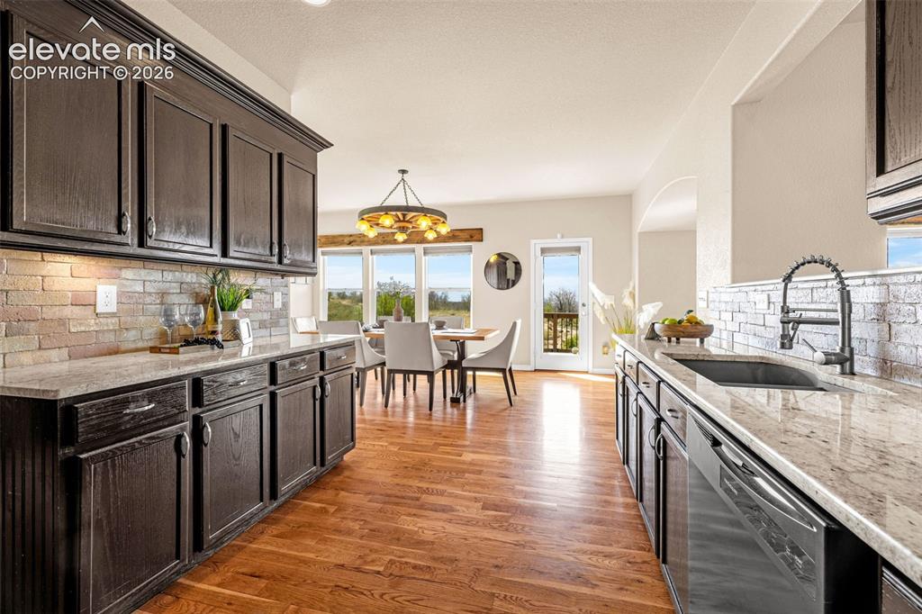 Image 18 of 48: Kitchen