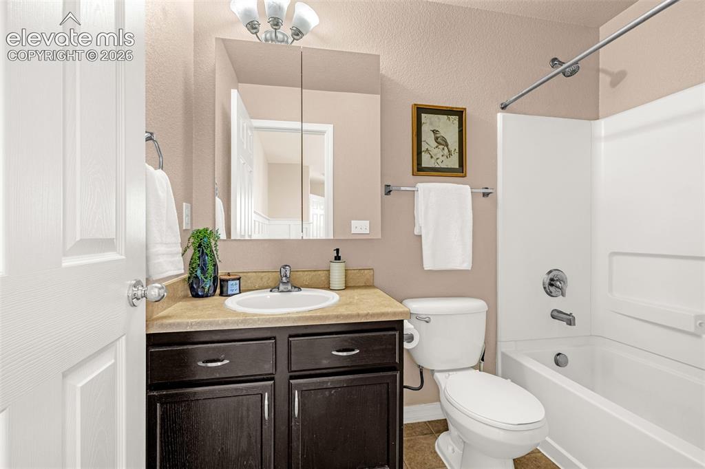 Image 29 of 48: Junior suite full bath