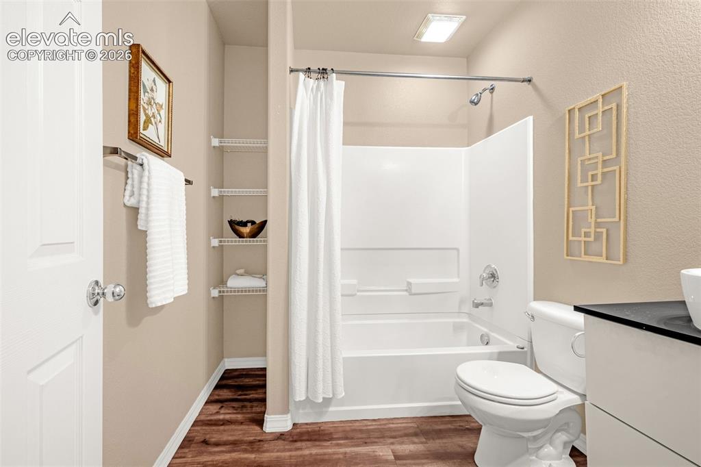 Image 38 of 48: Bathroom