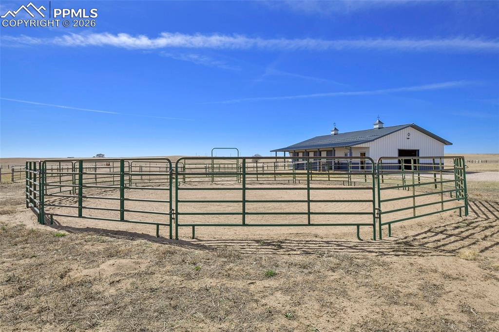 Image 45 of 49: Large Round Pen Included