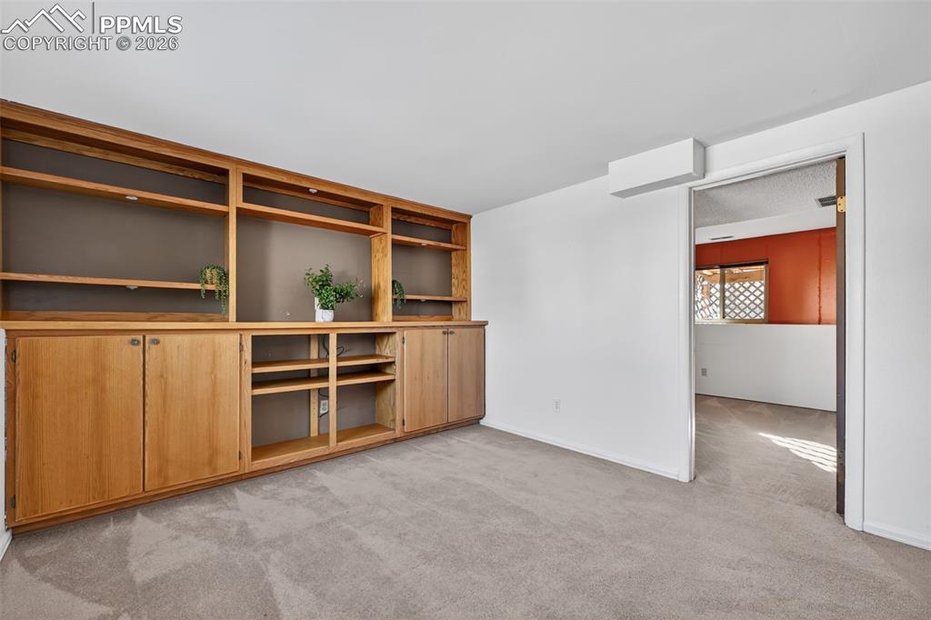 Image 14 of 26: Family Room