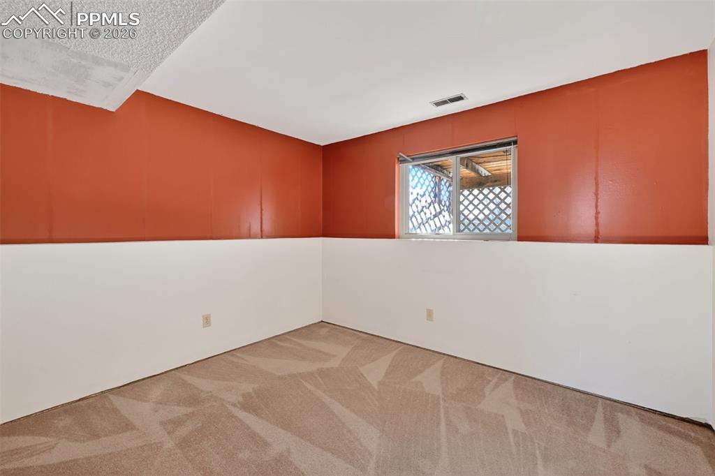 Image 16 of 26: Additional lower level bedroom features ensuite bath
