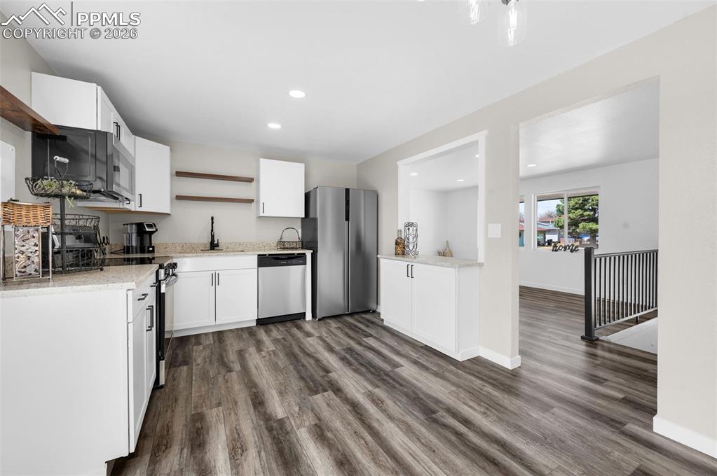 Image 10 of 37: Kitchen