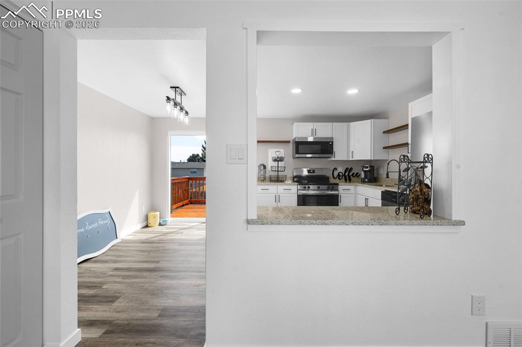 Image 7 of 37: Kitchen