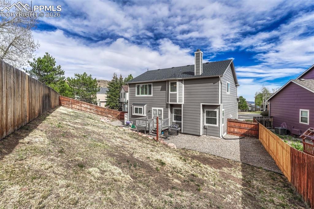 Image 10 of 50: Back of Structure