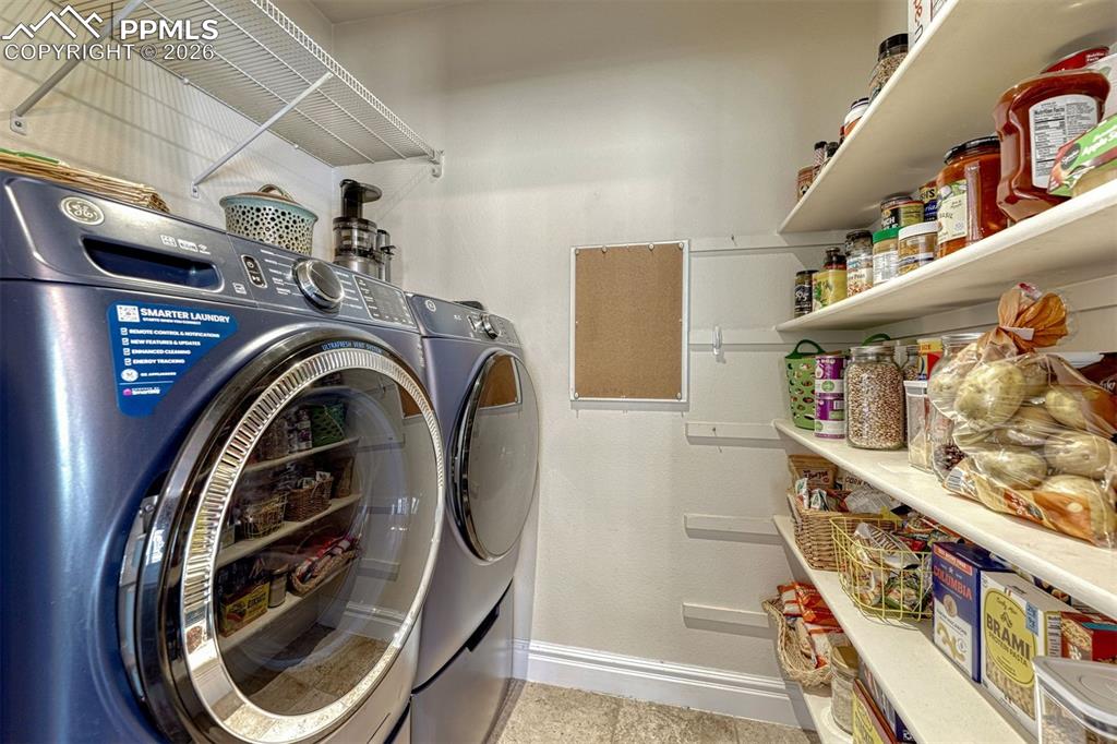 Image 18 of 50: Laundry