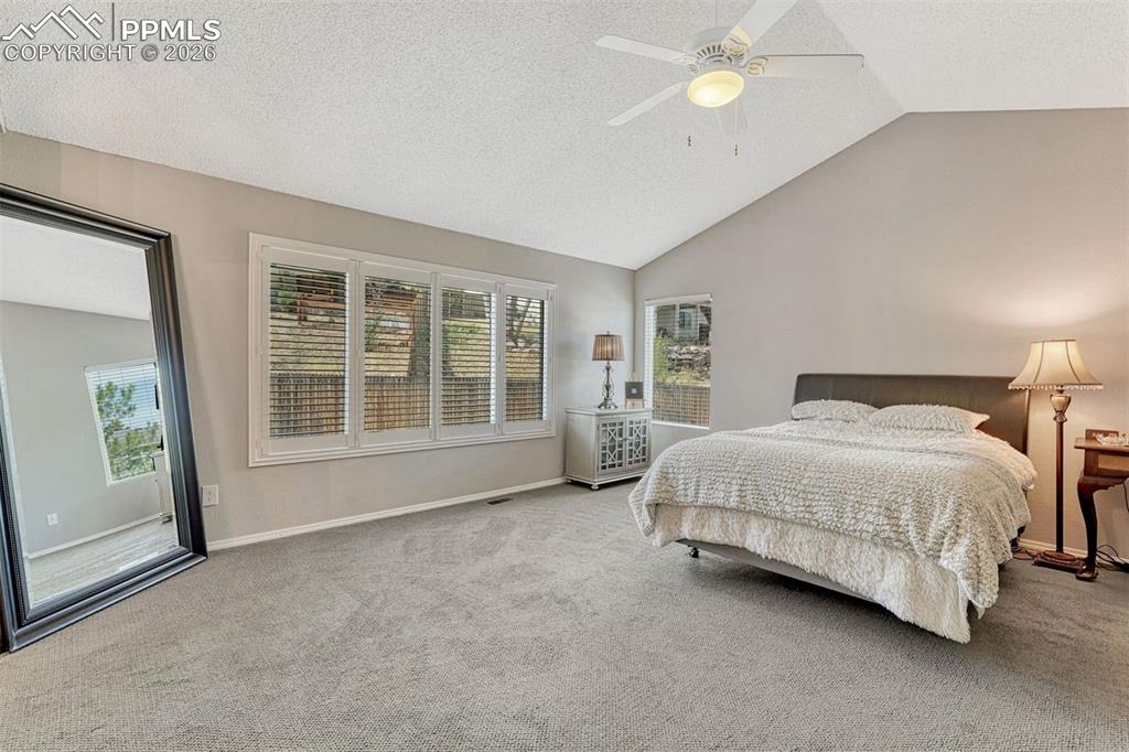 Image 21 of 50: Bedroom