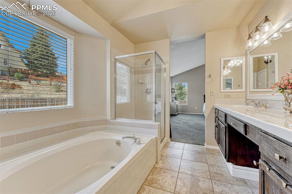 Image 24 of 50: Bathroom