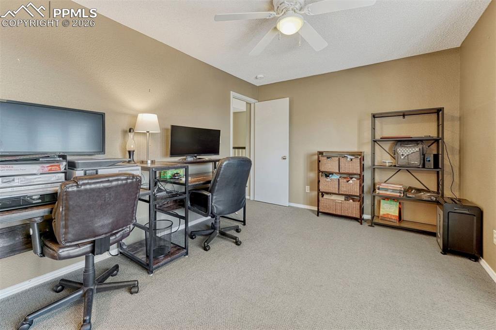 Image 28 of 50: Office