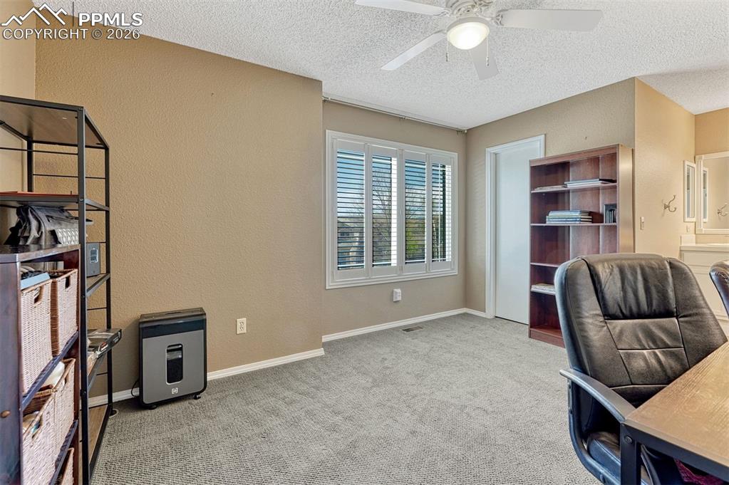 Image 29 of 50: Office