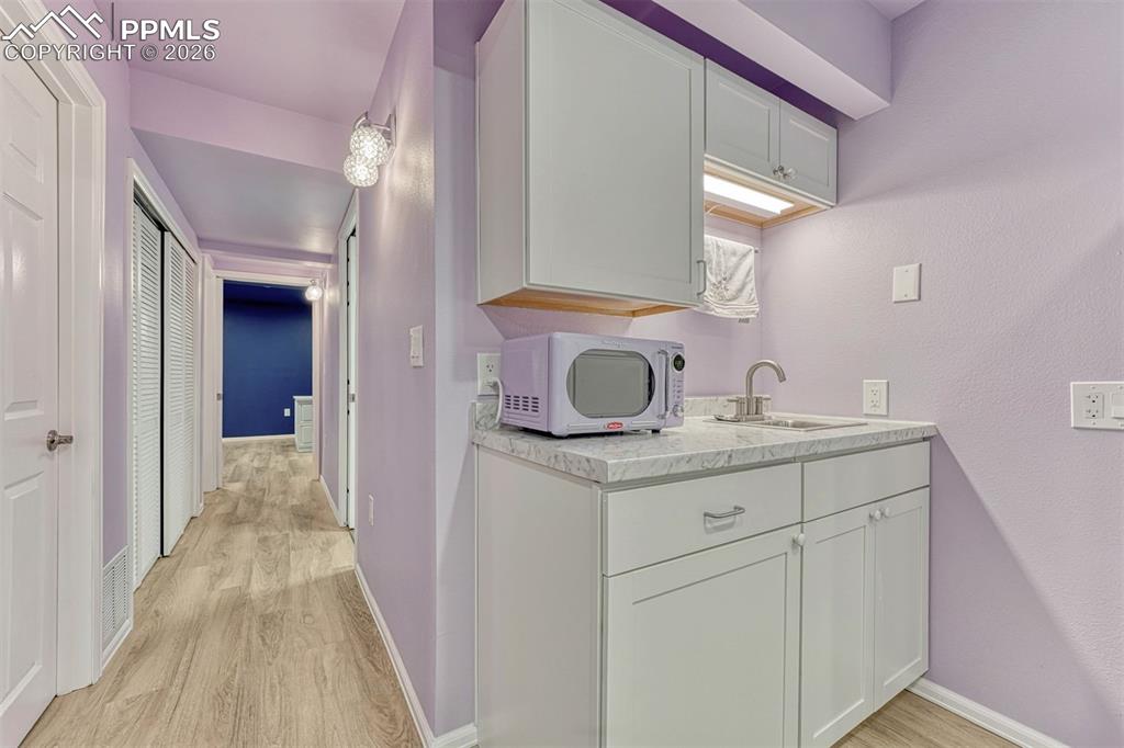 Image 32 of 50: Kitchen