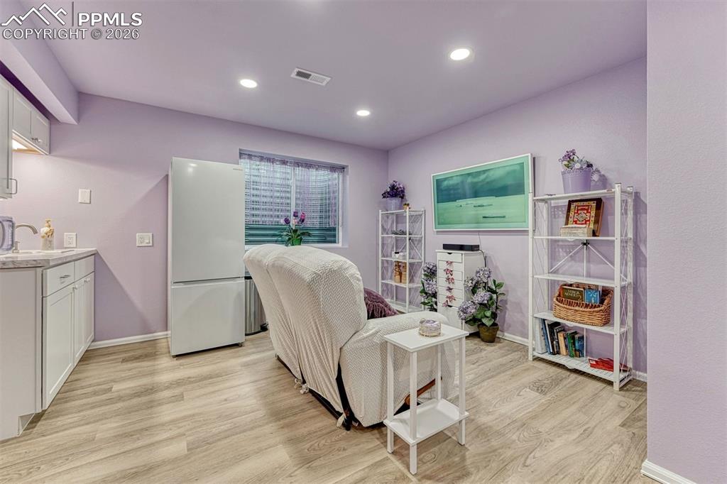 Image 34 of 50: Sitting Room