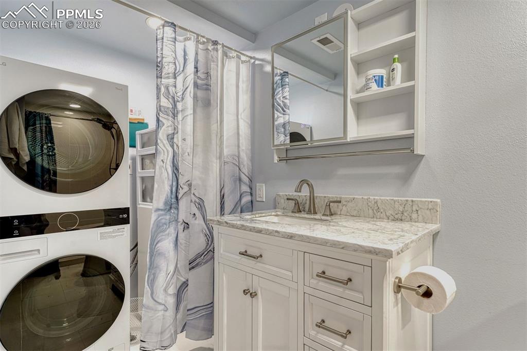 Image 35 of 50: Laundry