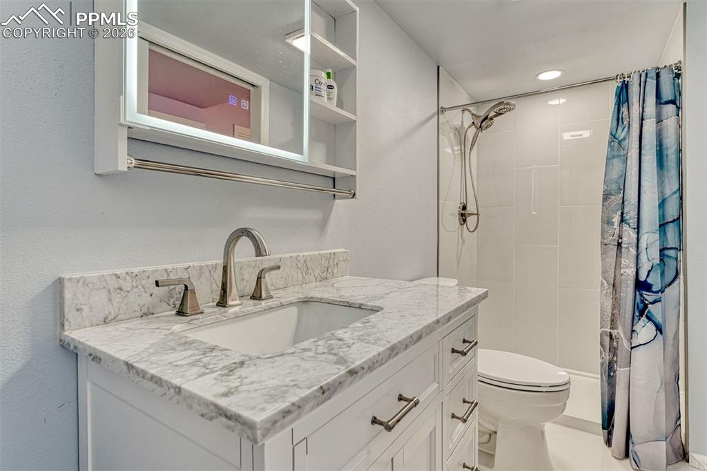 Image 36 of 50: Bathroom