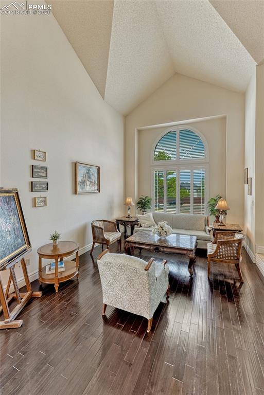 Image 37 of 50: Living Room