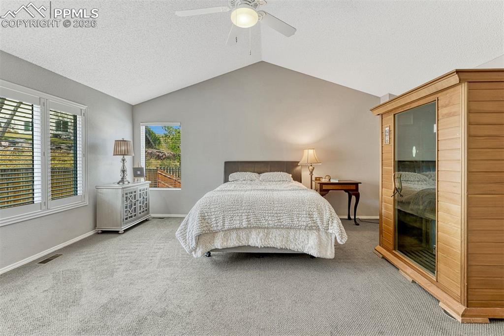 Image 7 of 50: Bedroom