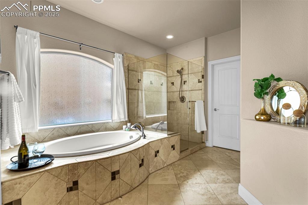 Image 15 of 35: Bathroom