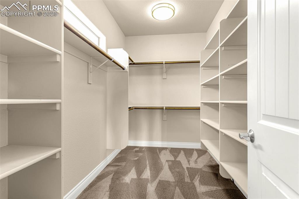 Image 16 of 35: Closet