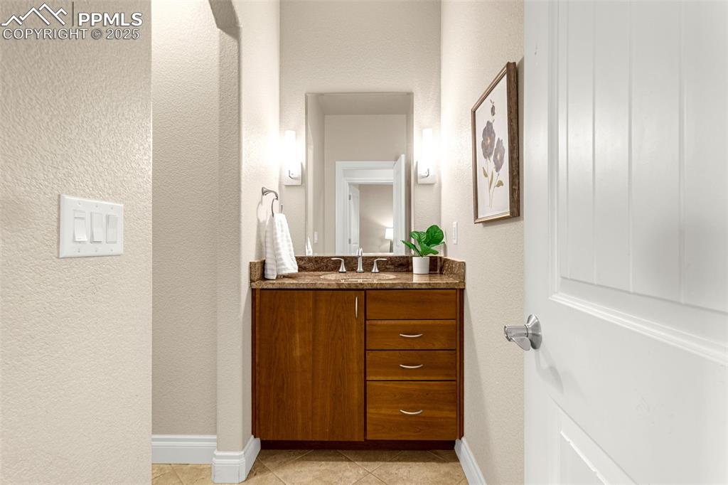 Image 18 of 35: Bathroom