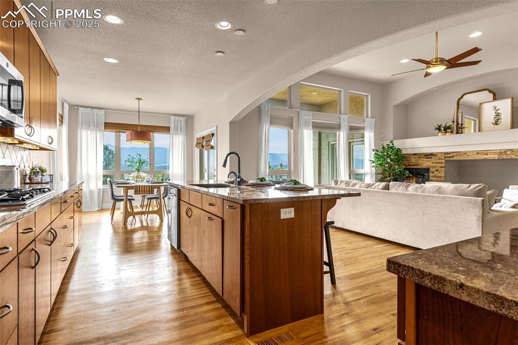 Image 6 of 35: Kitchen