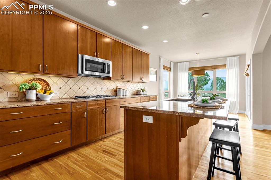 Image 7 of 35: Kitchen