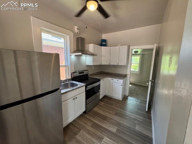 Image 15 of 29: Kitchen