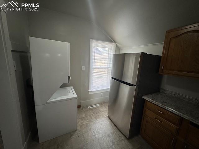 Image 25 of 29: Kitchen