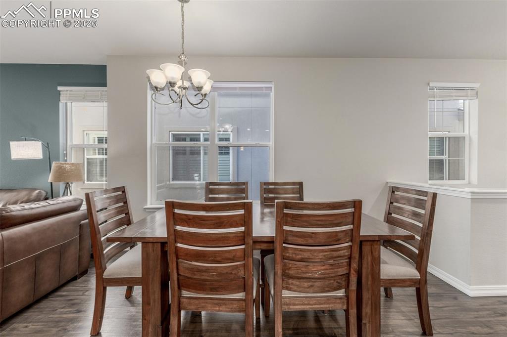 Image 15 of 40: Dining Area