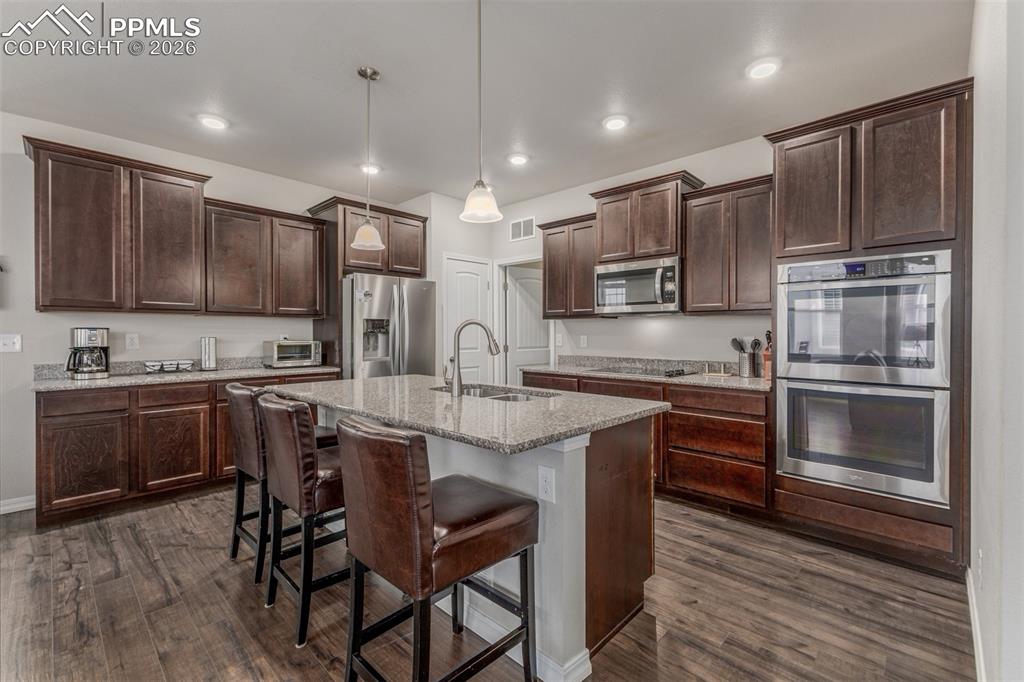 Image 18 of 40: Kitchen