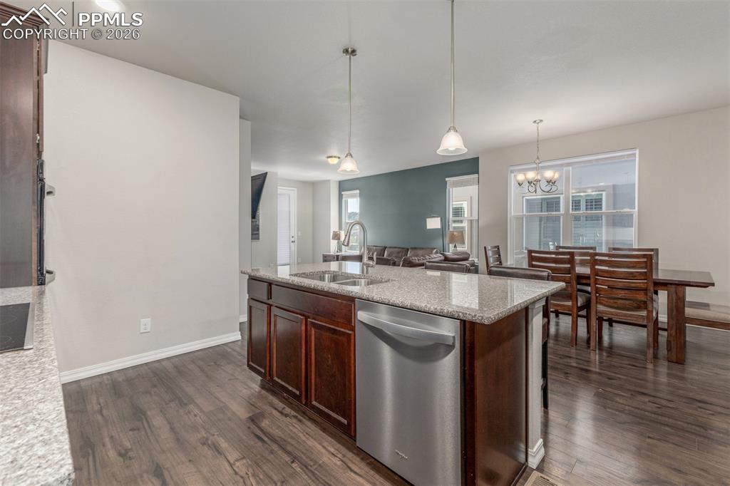 Image 20 of 40: Kitchen