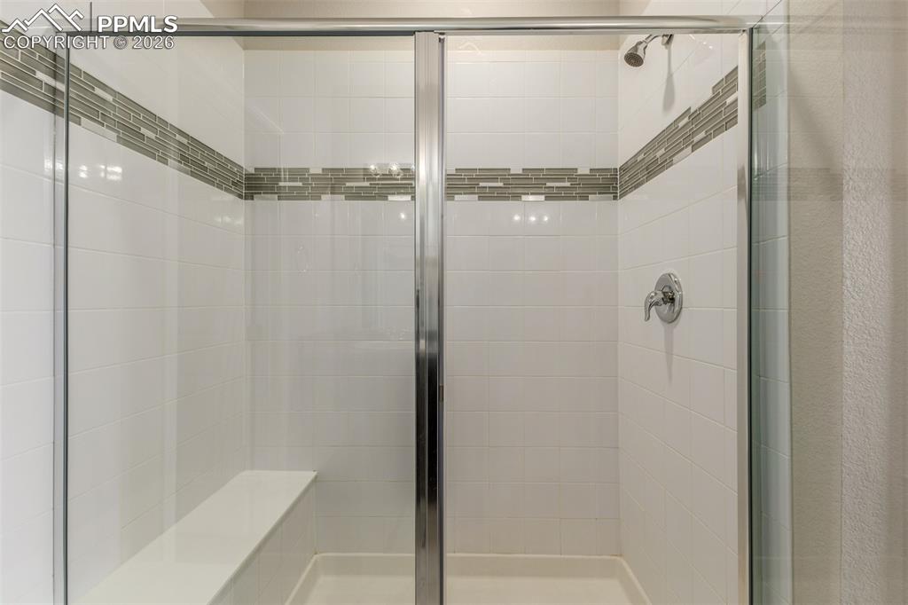 Image 25 of 40: Bathroom