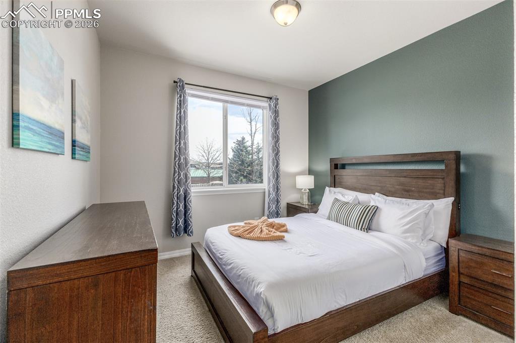 Image 27 of 40: Bedroom