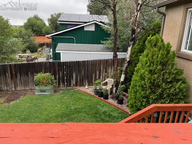 Image 3 of 17: View of yard