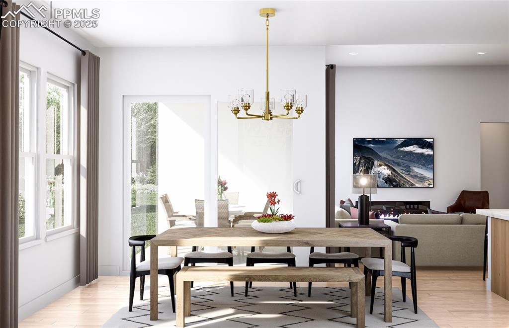 Image 4 of 9: Dining Area