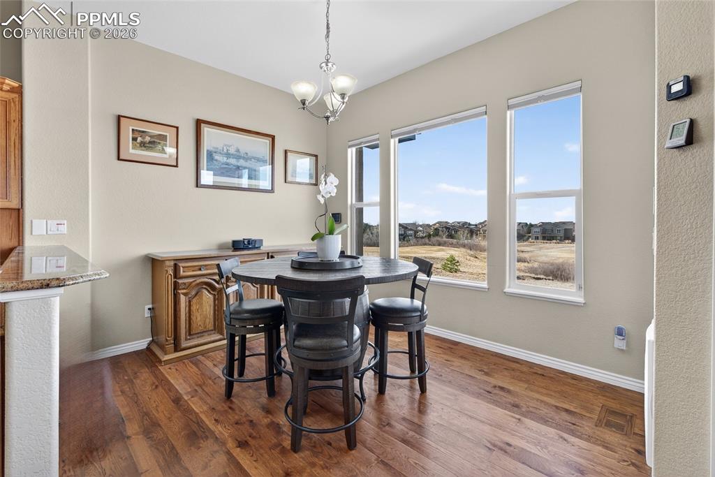 Image 10 of 45: Dining Area