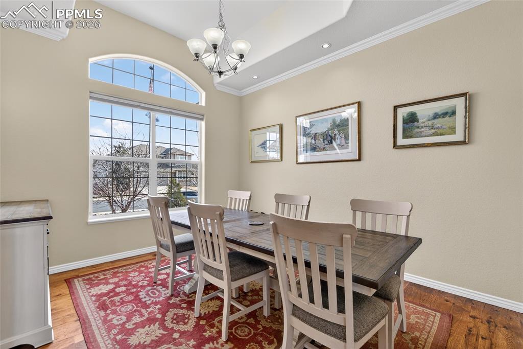 Image 13 of 45: Dining Area