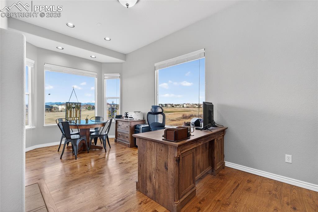 Image 14 of 45: Office