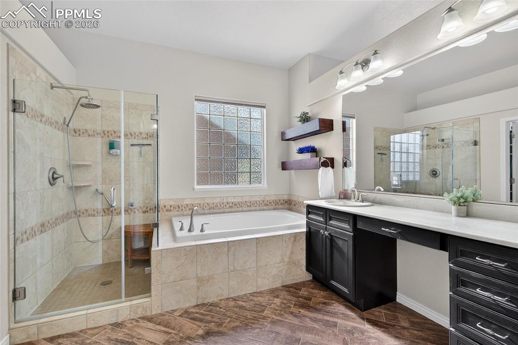 Image 20 of 45: Bathroom