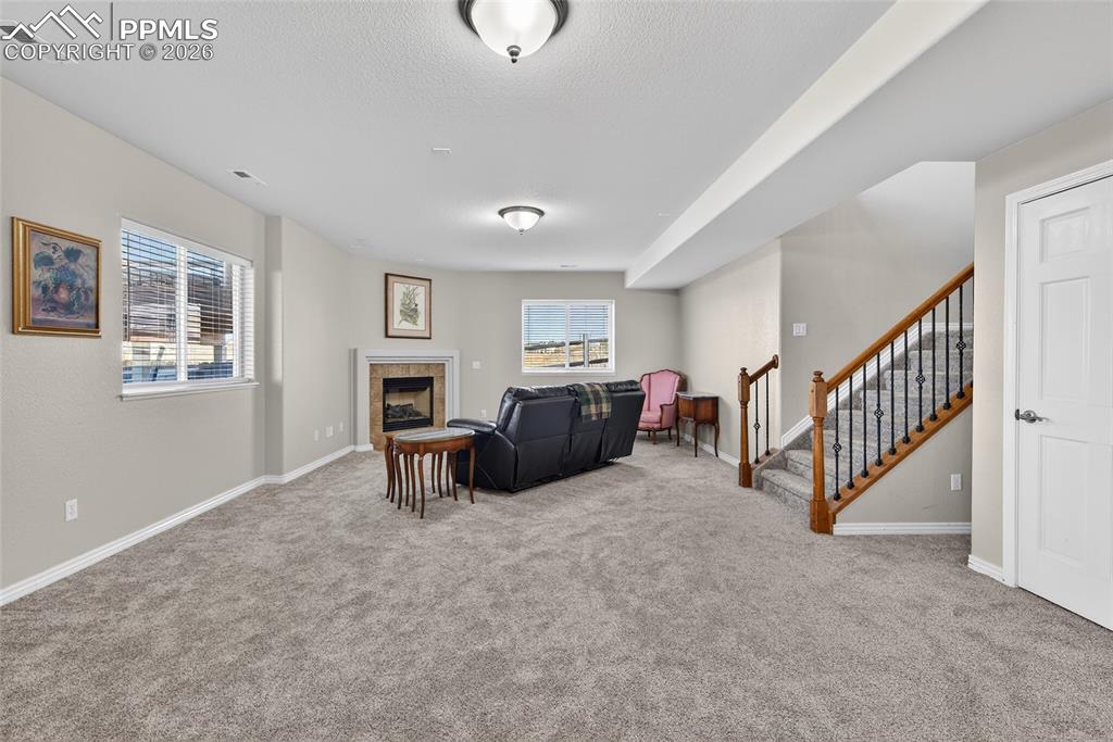 Image 26 of 45: Living Room