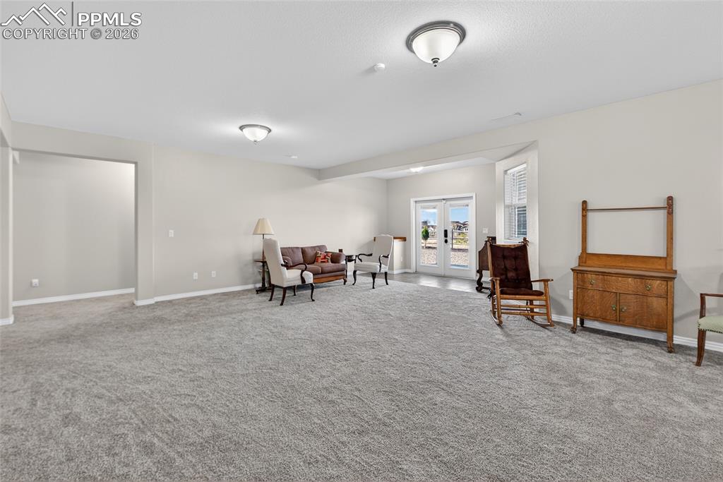 Image 28 of 45: Sitting Room