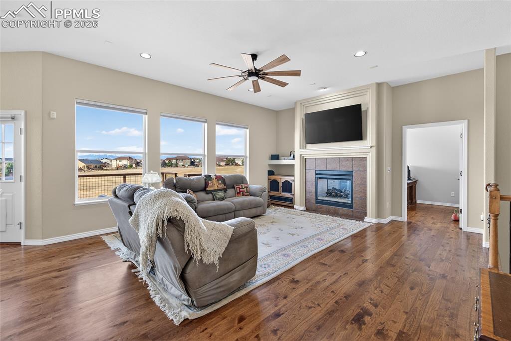 Image 4 of 45: Living Room