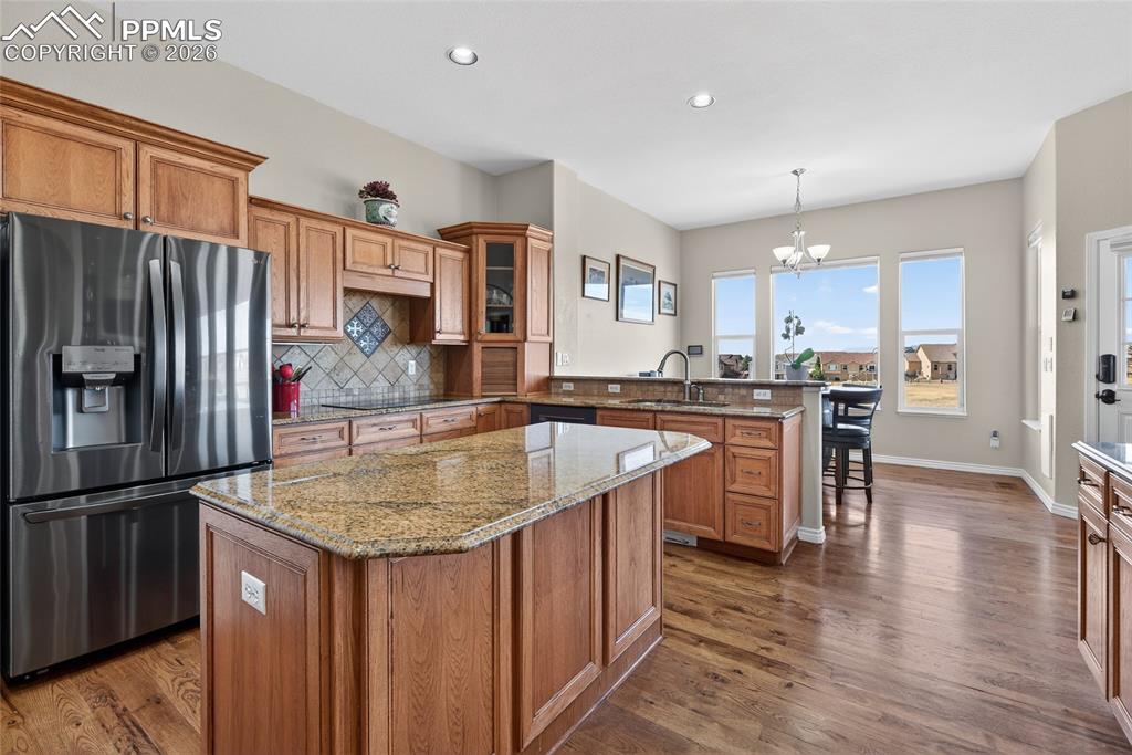 Image 9 of 45: Kitchen