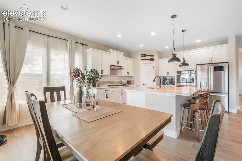 Image 18 of 50: Dining Area