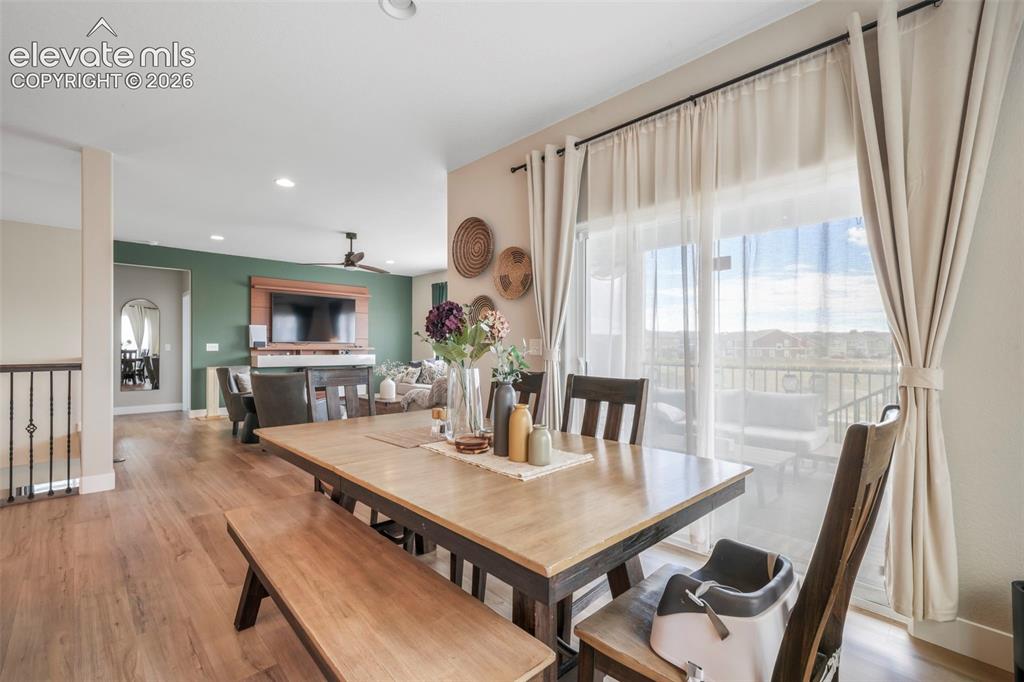 Image 19 of 50: Dining Area