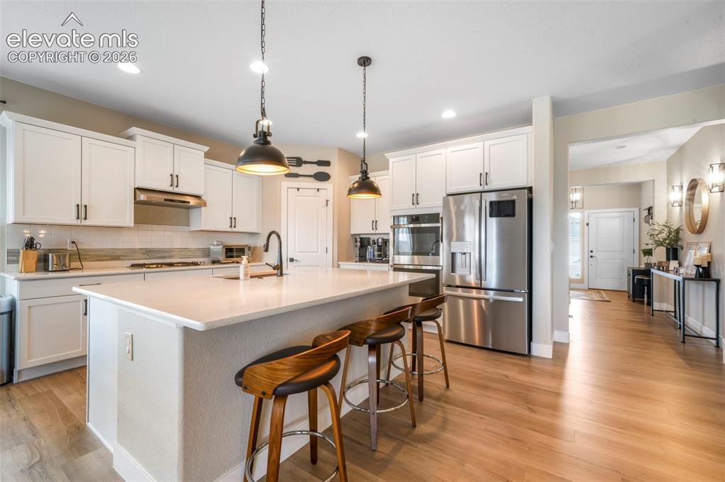 Image 9 of 50: Kitchen