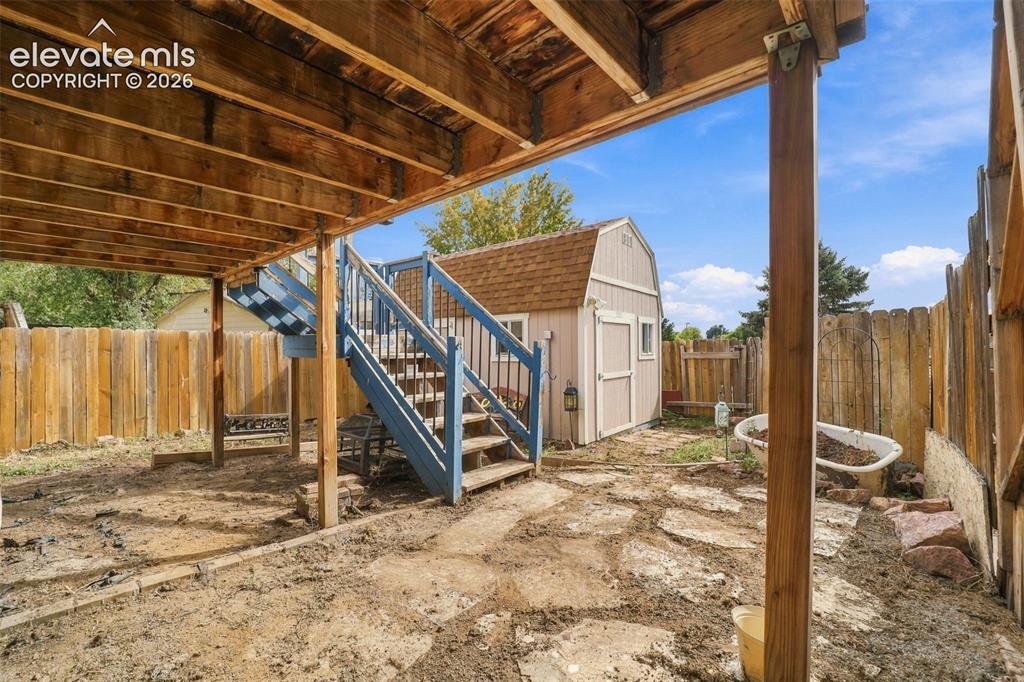 Image 19 of 24: Yard