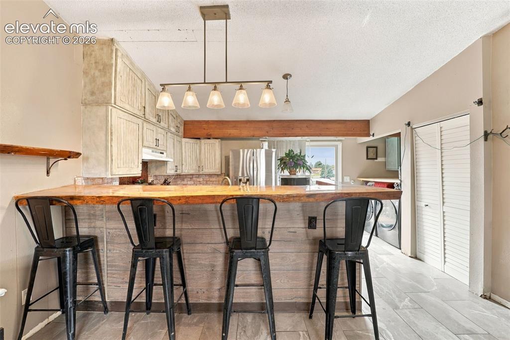 Image 8 of 24: Kitchen