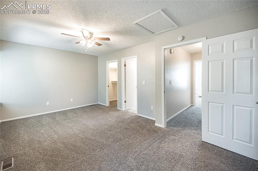 Image 15 of 27: Bedroom