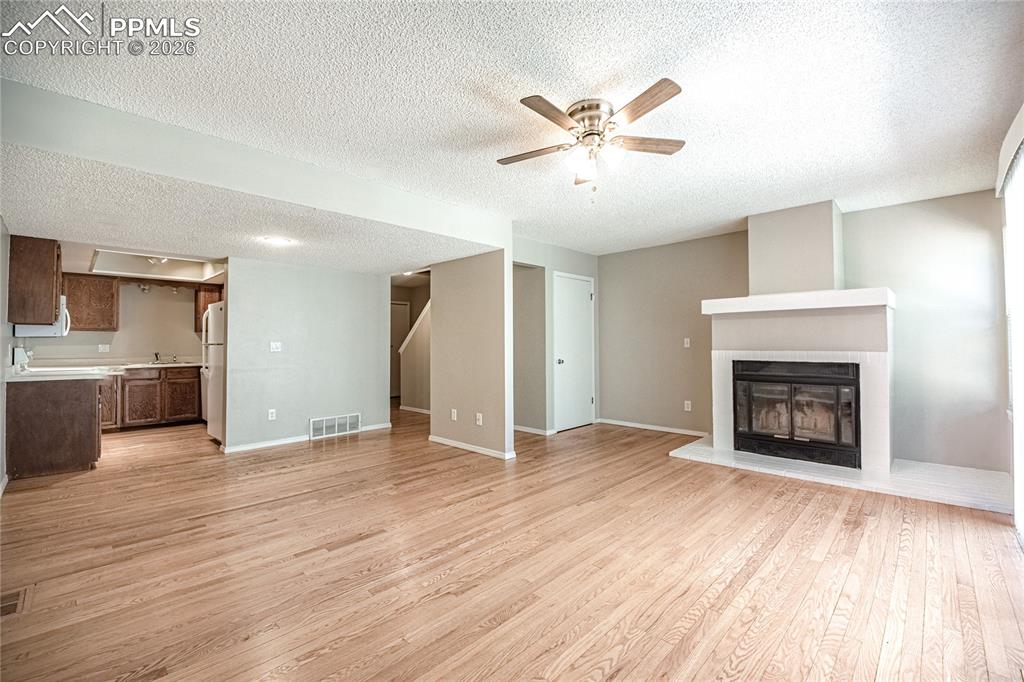 Image 4 of 27: Living Room